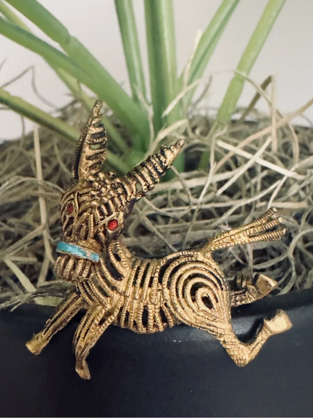 Vintage Unique Happy Donkey 🫏 Gold Tone Wire Brooch w/ Red Eye, Movable Head